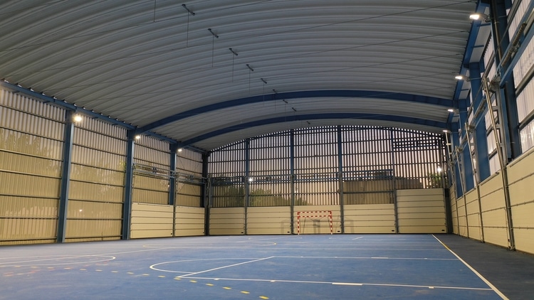 Interior pista polideportiva Pompeu Fabra Cunit